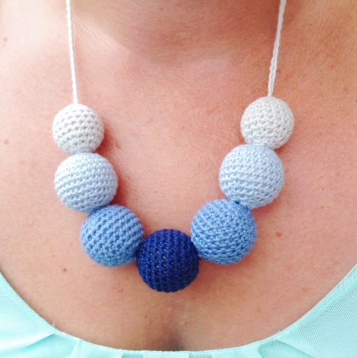 Minimans Nursing Necklace isnt just for nursing mamas! Its a beautiful accessory in its own right! Free crochet tutorial