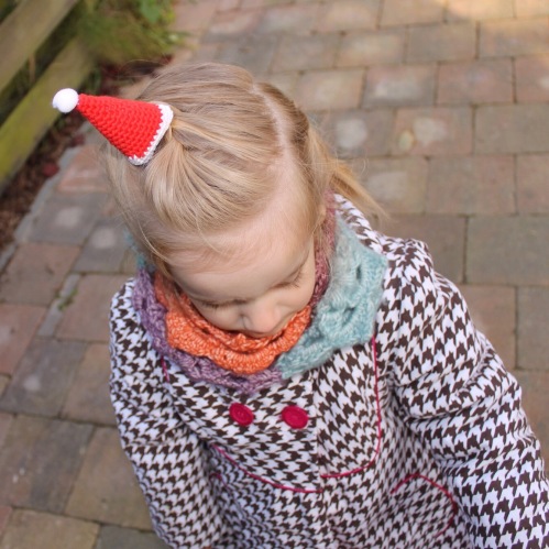 Merry Mini Christmas - Mini Santa Hat pattern from @missneriss