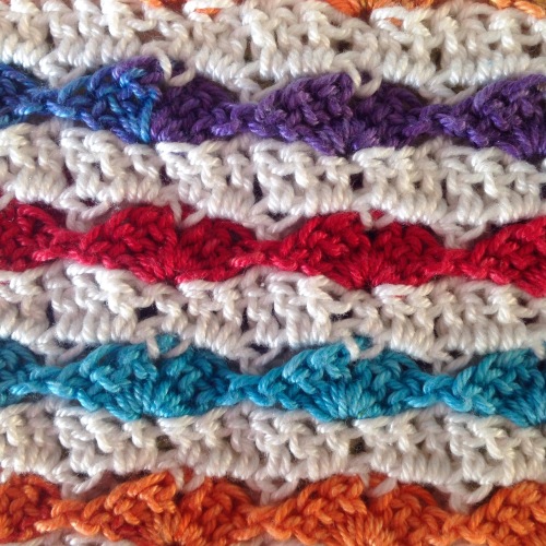 Heart stitch from the back- free crochet tutorial on by @missneriss