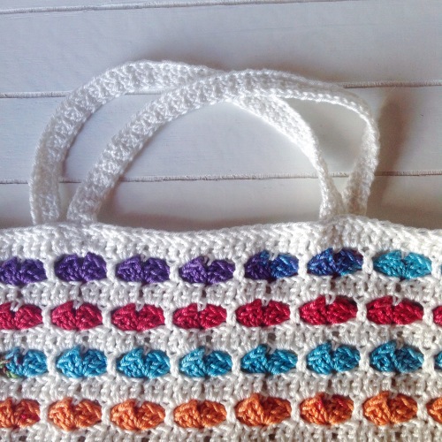 Shoulder straps of the Rainbow Hearts Tutu - free crochet tutorial on by @missneriss
