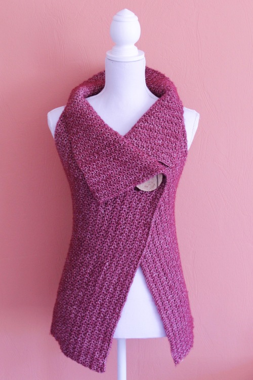 Peek-a-Boo Wrap free crochet pattern size S-XL on missneriss.com #haken