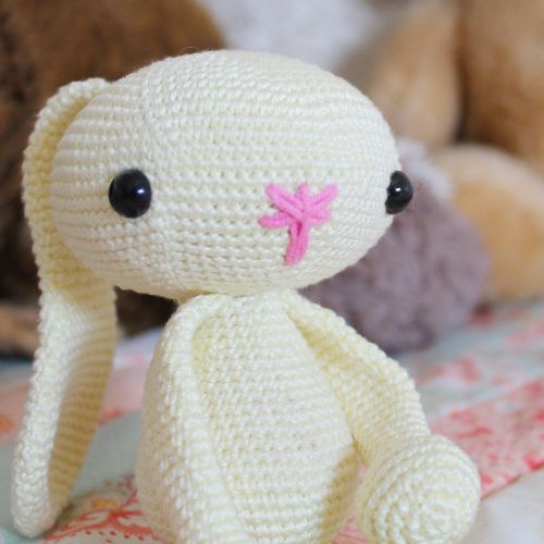 Flop-Eared Bunny free pattern by @MissNeriss made with Scheepjes Catona mini-skeins