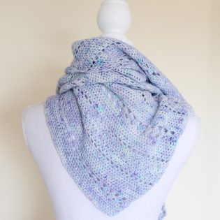 Miriem Shawl crochet pattern by @missneriss. Available on Ravelry